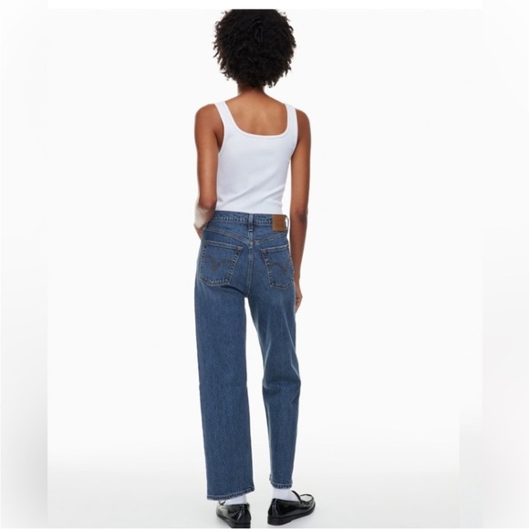 Levi's Premium Ribcage Straight Size 28 Medium Wash. Color is Georgie - Picture 4 of 15
